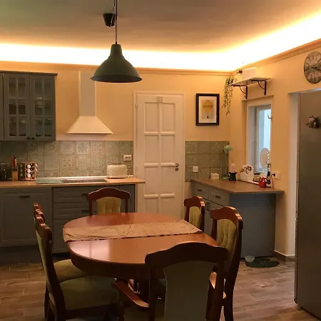 21 Es Fel Fenyo Vendeghaz *