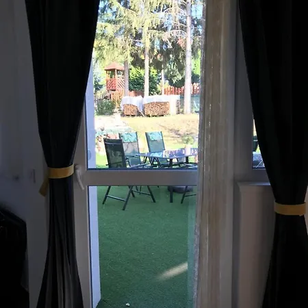 21 Es Fel Fenyo Vendeghaz