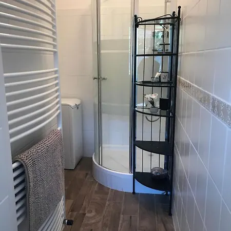 21 Es Fel Fenyo Vendeghaz