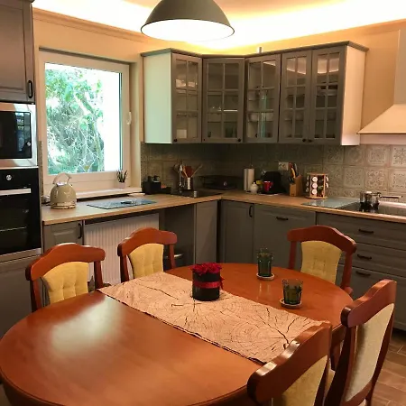 21 Es Fel Fenyo Vendeghaz Daire