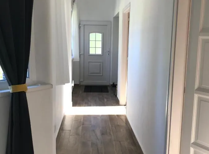 21 Es Fel Fenyo Vendeghaz *