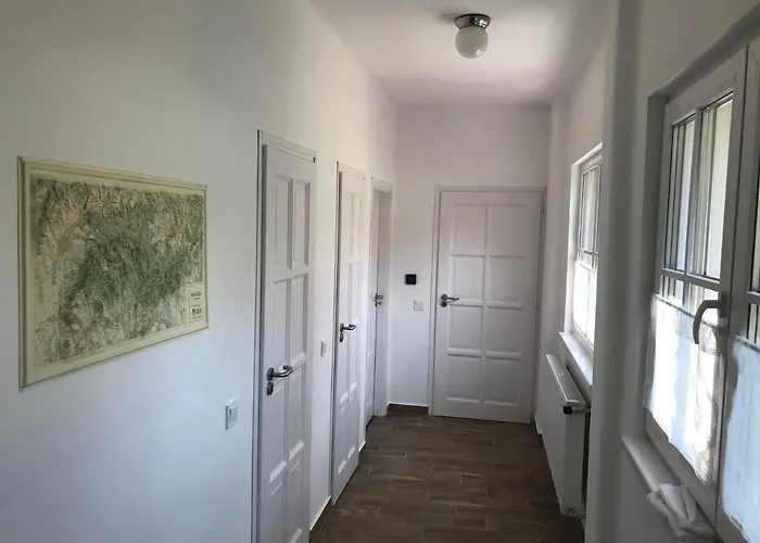 21 Es Fel Fenyo Vendeghaz *