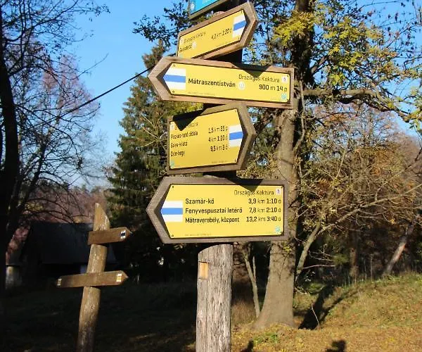 21 Es Fel Fenyo Vendeghaz 公寓