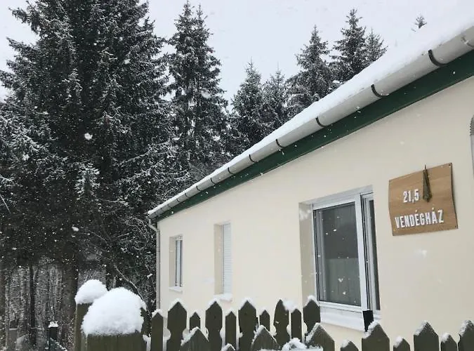 21 Es Fel Fenyo Vendeghaz