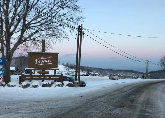 公寓 21 Es Fel Fenyo Vendeghaz *